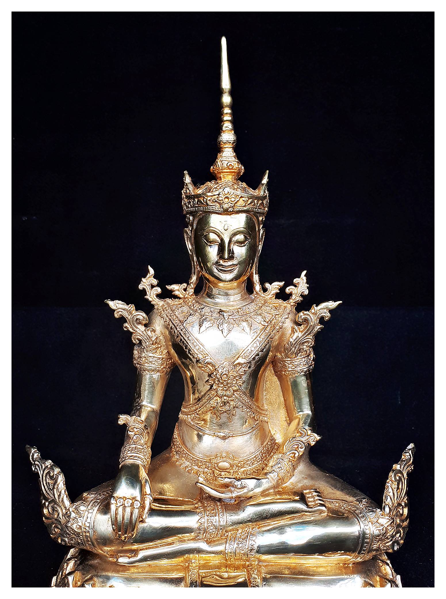 รูปหล่อ พระพุทธรูป ปางพระจักรพรรดิ เนื้อโลหะทองเหลือง ปัดขัดเงา (หน้าตัก 9นิ้ว)