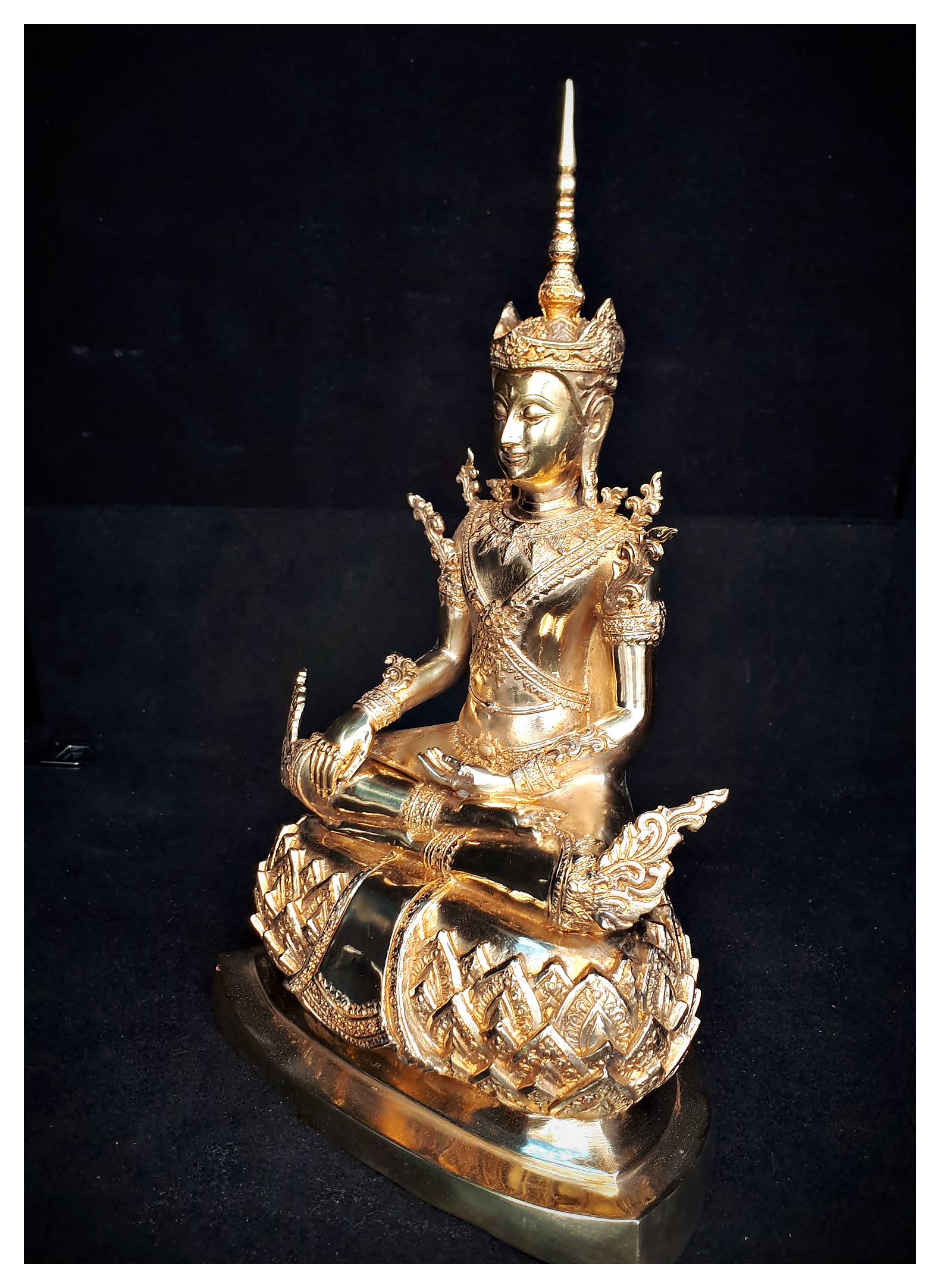 รูปหล่อ พระพุทธรูป ปางพระจักรพรรดิ เนื้อโลหะทองเหลือง ปัดขัดเงา (หน้าตัก 9นิ้ว)