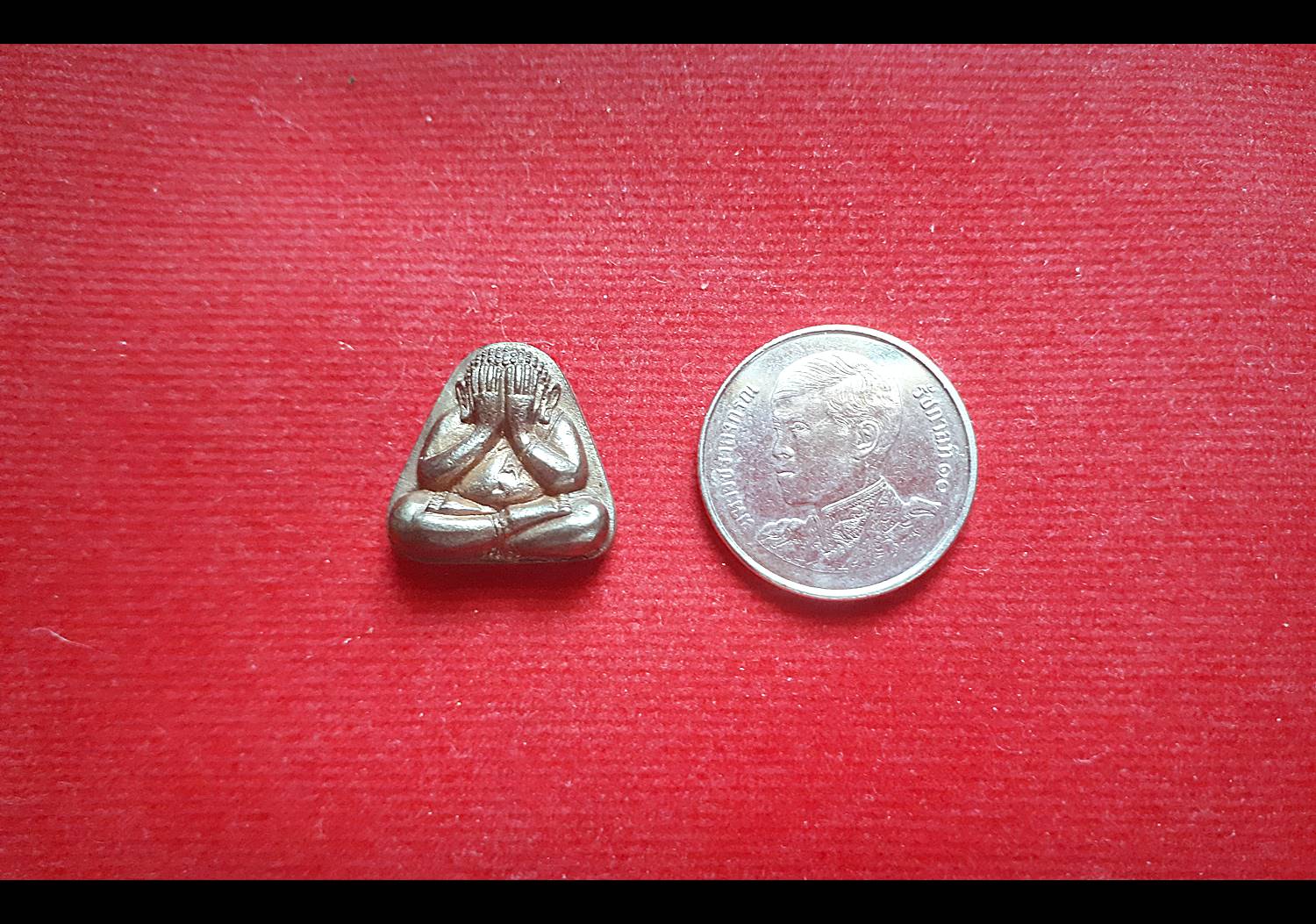 พระปิดตา มหาเศรษฐีเงินล้าน เนื้อนวะโลหะ(แก่ทองคำ) รุ่นแรก ปี2553 - หลวงพ่อเล็ก วัดท่าขนุน (รุ่นนี้ใส่ทองคำ100บาท ใส่ตะกรุดมหาสะท้อน และ ตะกรุดโสฬสเนื้อทองคำ หลวงป่เอี่ยม วัดสะพานสูง)