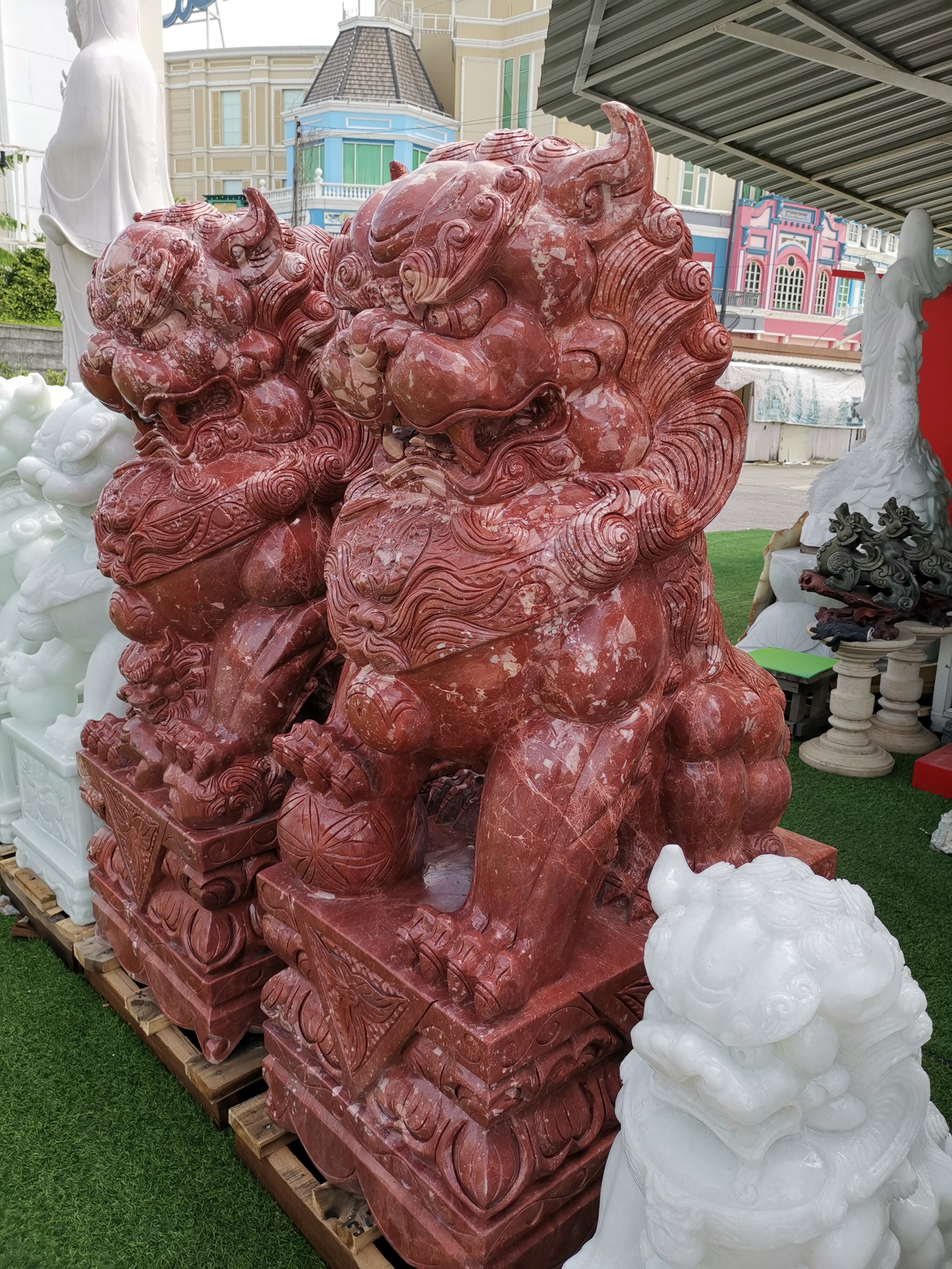 สิงโตหินอ่อนแดง ขนาดสูง 150 เซนติเมตร