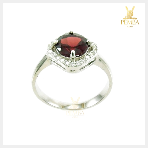 แหวนโกเมน ทรงกลม ล้อมเพชรCZ อย่างสวยงาม เงินแท้ แหวนพลอยแท้