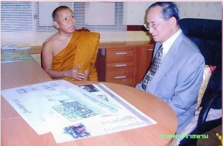 พระสมเด็จ นางพญา (พิมพ์สมเด็จจิตรลดา) หลังฝัง ฝังทั้งข้าวทิพย์-ว่านไพลดำ (ได้มวลสารพระราชทาน จาก ร.9) ปี2548-2549 #รับประกันแท้และทัน - (กรอบไมครอนชุบทอง เลี่ยมกันน้ำ)