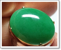 หยกสีเขียวคล้ายสีแอปเปิ้ล (fine apple green jade)
