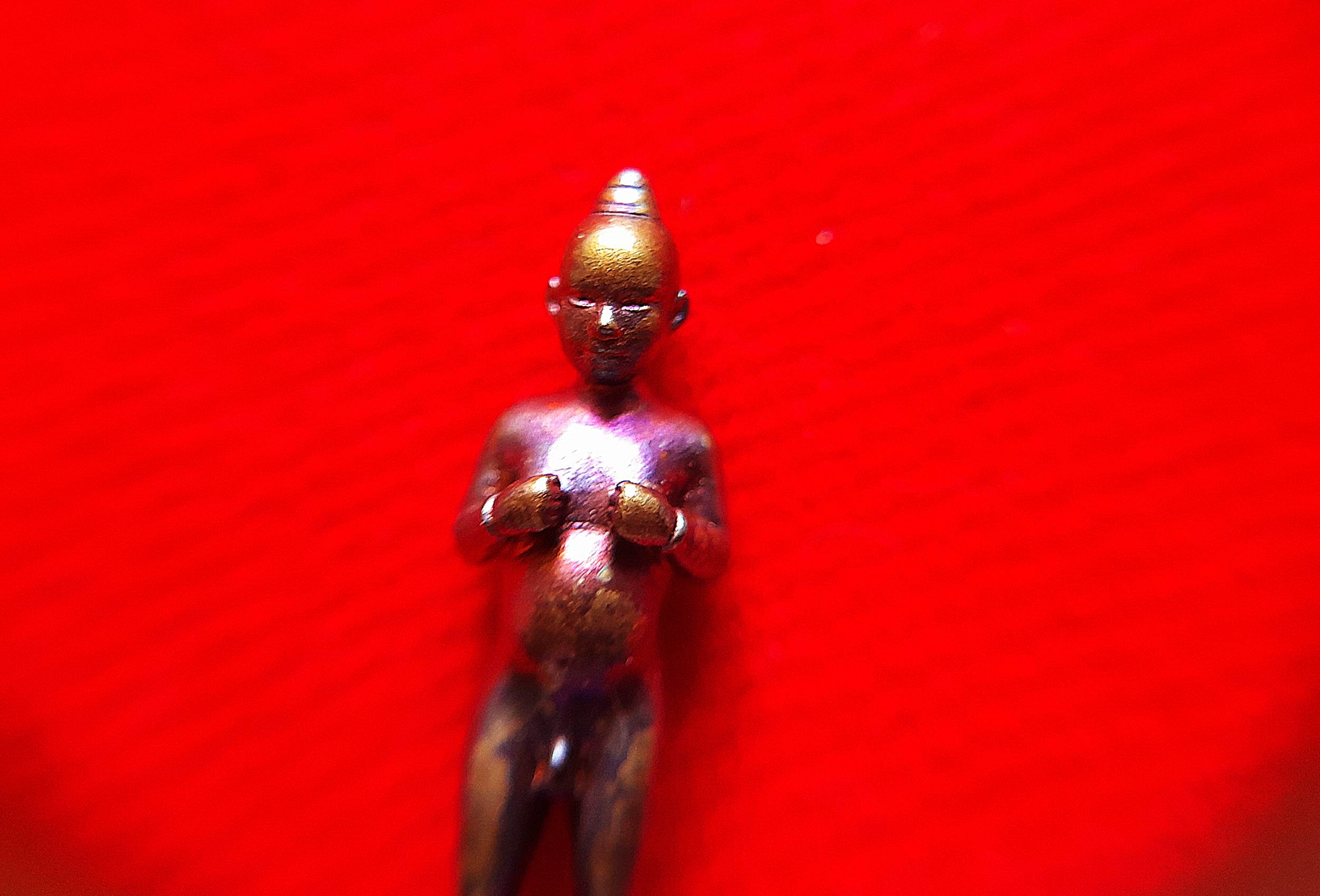 กุมาร หนูนุ้ย (ขนาดพกพา มีกำไลที่ข้อมือ) พิธีใหญ่ รุ่นแรก วัดโมคลาน จ.นครศรีธรรมราช ปี2565 เนื้อโลหะบรอนซ์ สีไทเทเนียม รุ้ง งานระดับจิ้วเวอร์รี่ #รับประกันแท้ - (แถมของพิเศษเสกในพิธี ลูกปัดมหาเสน่ห์+ดอกบานไม่รู้โรย)