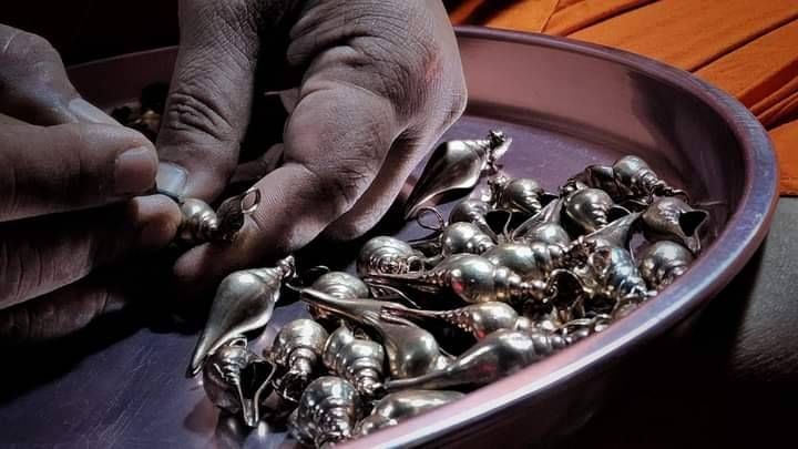 พระสังข์ (ขนาดเล็ก พกพา สามารถใส่ยอดน้ำได้จริง) เนื้อโลหะสัมฤทธิ์ #จารยันต์ #ตอกโค็ด ปี2565 #รับประกันแท้