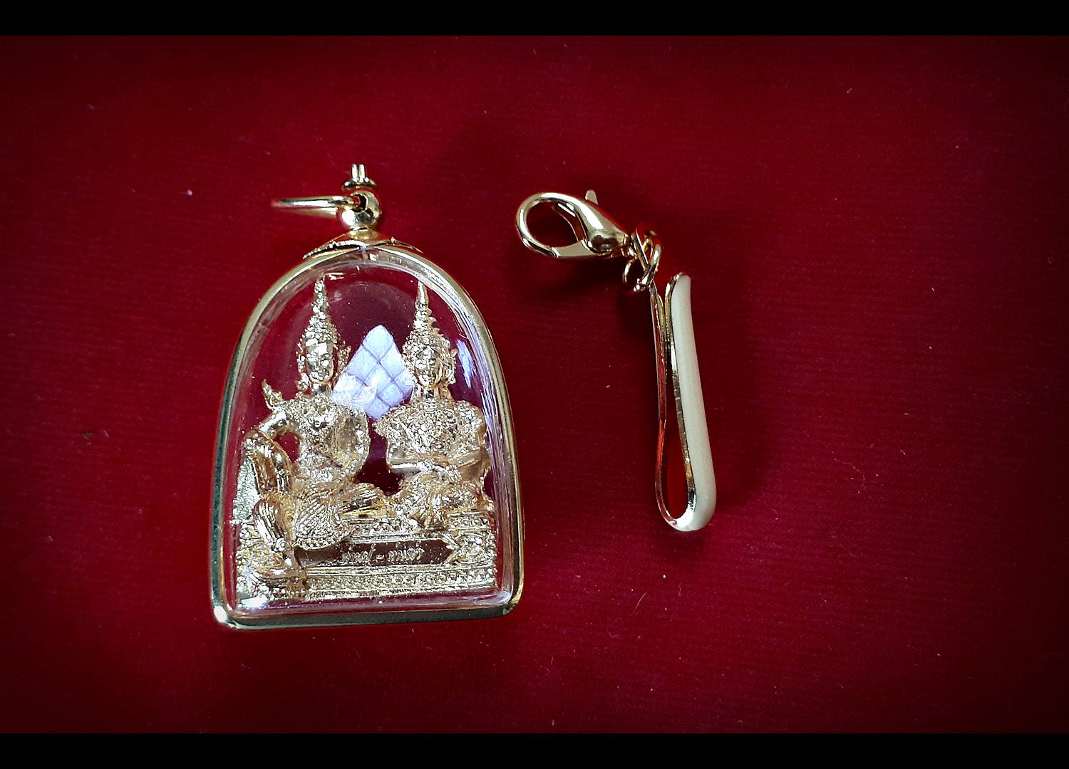 รูปหล่อ ท่านปู่-ท่านย่า (พระอินทร์และพระชายาท่านยาสุชาดา) หล่อโบราณ เนื้อมหาชนวนมวลสาร ชุปทอง ปี2559 #รับประกันแท้ - (ขนาดห้อยคอ พกพา พร้อมเลี่ยมกรอบผ่าหวาย)