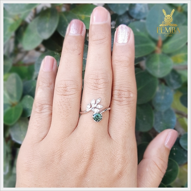 แหวนเขียวส่องแท้ ดีไซน์ใบมะกอกสุดเก๋ เงินแท้925 แหวนพลอยแท้