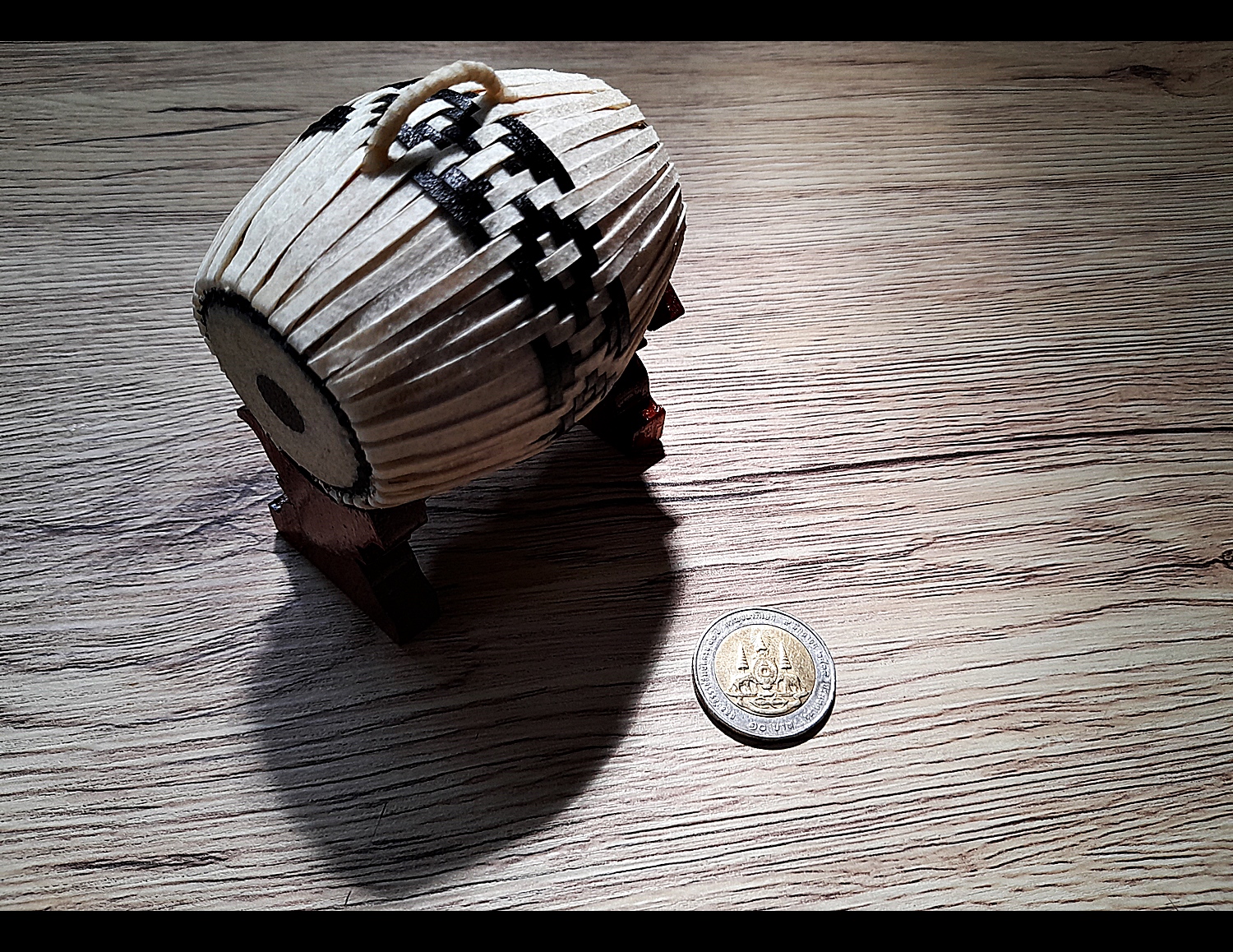 ตะโพน(เล็ก) (ชื่อเสียงโด่งดัง มหาลาภเมตตาเสหน่ห์) - (งานแฮนเมด ทำมือ วัสดุจากหนังวัวแท้ ฐานไม้สักทอง) (ขนาดตั้งบูชา เล็ก) รุ่น2 - (พิธี เสาร์๕)ปี2563