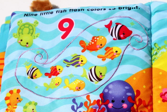 หนังสือผ้าเสริมพัฒนาการจาก Fisher-Price รุ่น Precious Planet Baby Animals Counting Book