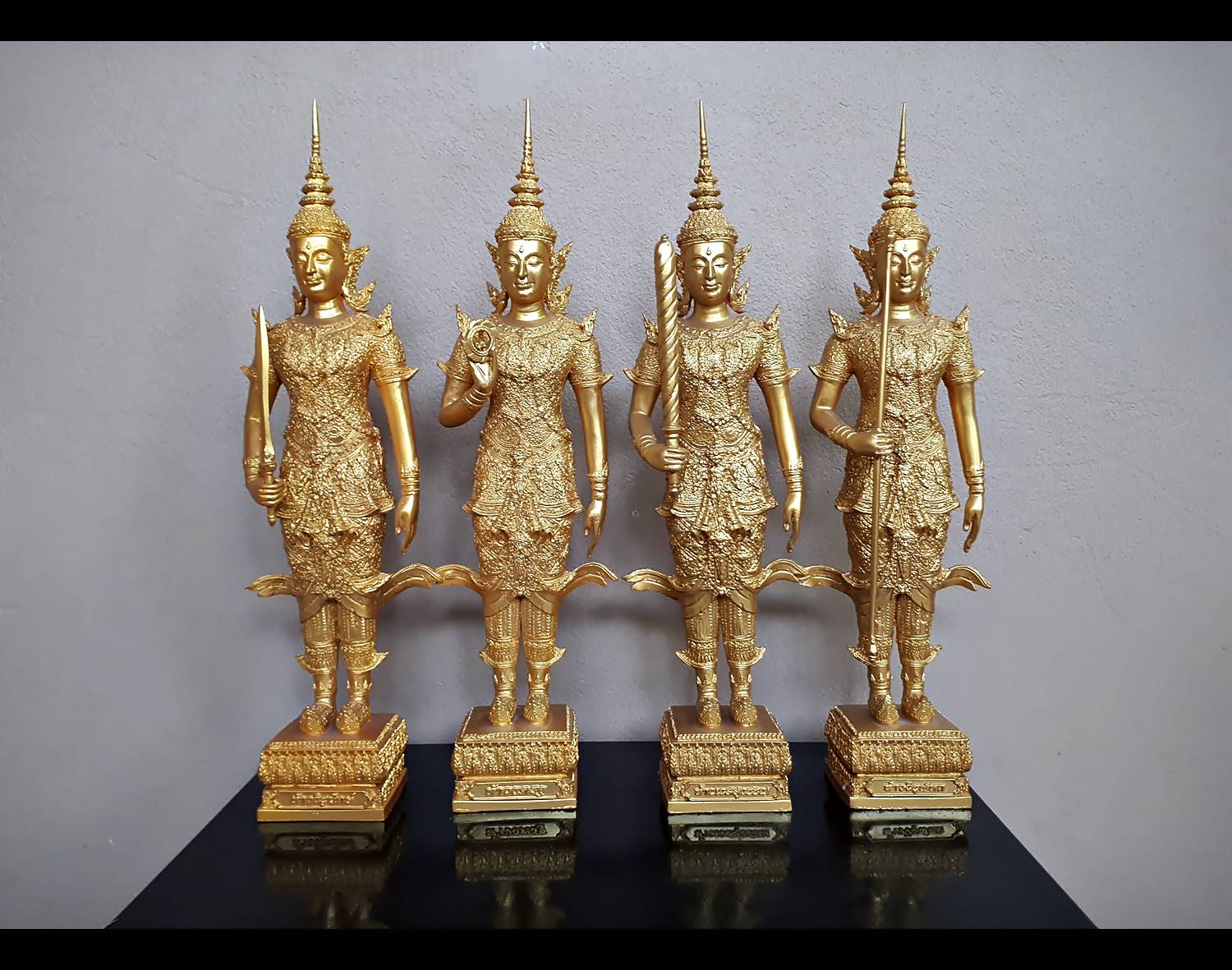 รูปหล่อ ท้าวมหาราชทั้งสี่ (ท้าวจตุโลกบาลทั้งสี่ : เวสสุวรรณ ธตรฐ วิรูปักษ์ วิรุฬหก) ท้าวมหาราชทั้ง4องค์ (เข้าพิธีปลุกเสก เรียบร้อย ที่วัดท่าซุง ปี2556) องค์ใหญ่ขนาดบูชา สูง50ซม