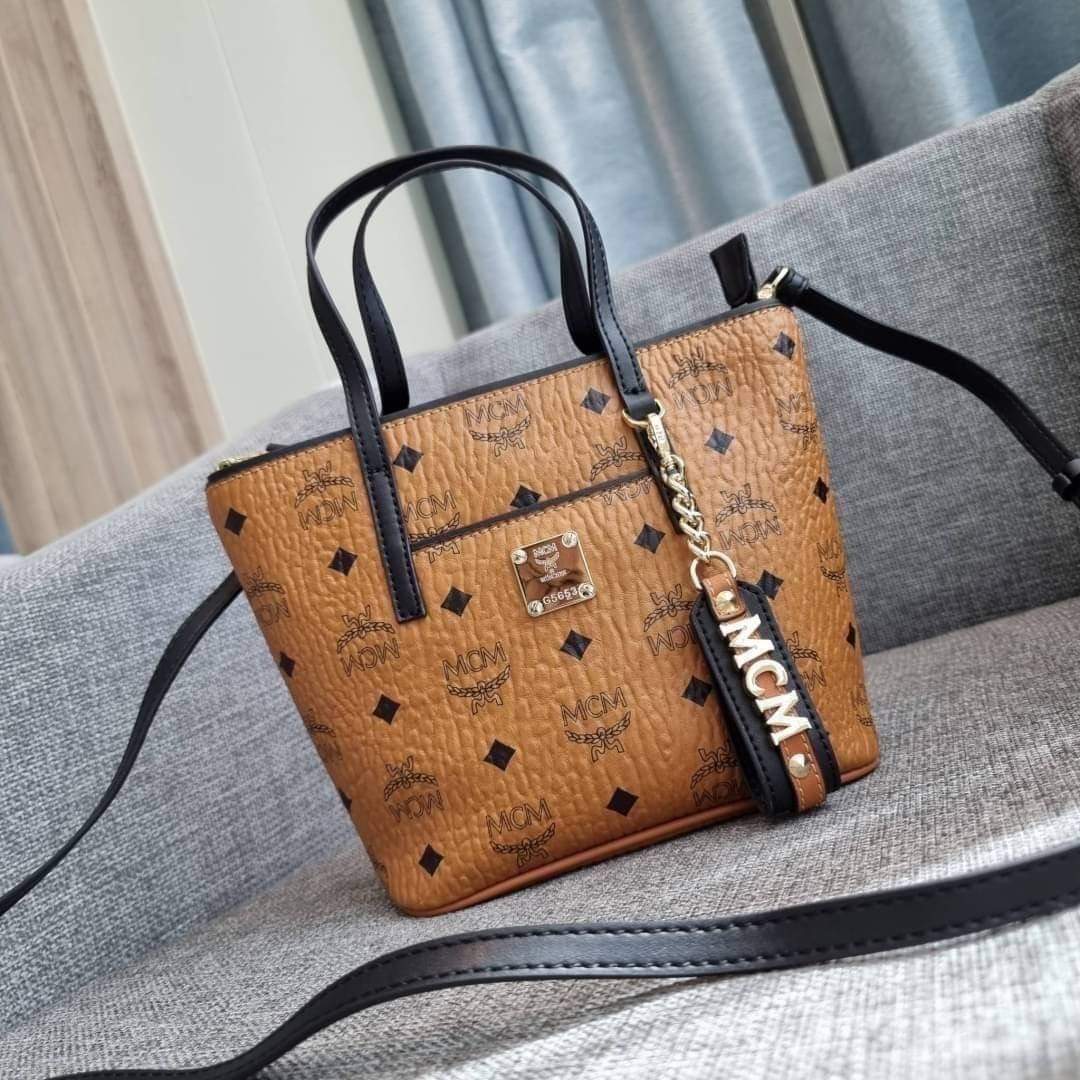MCM ANYA MINI SHOPPER CROSSBODY BAG (แอดไลน์ก่อนสั่งซื้อ)