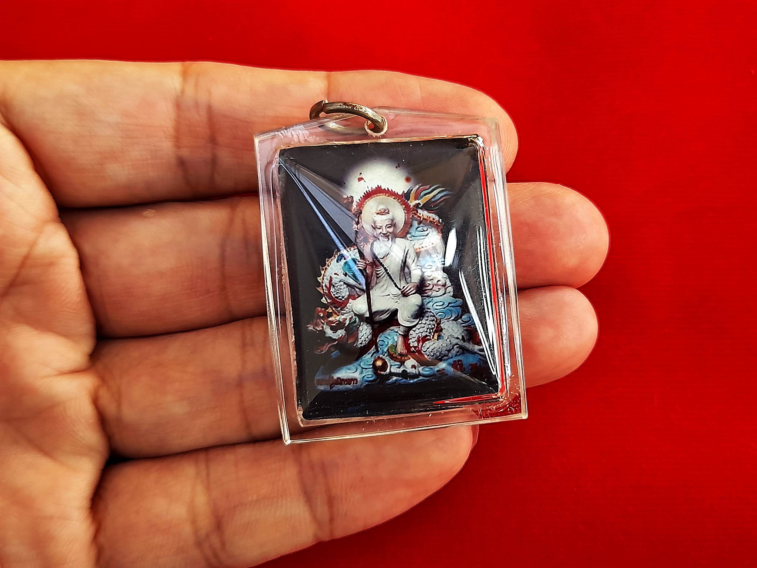 รูปภาพ (พกพาห้อยคอ) หลวงปู่มังกรขาว (อาจารย์กิมน้ำ) ศรีราชา จ.ชลบุรี #รับประกันแท้และทัน