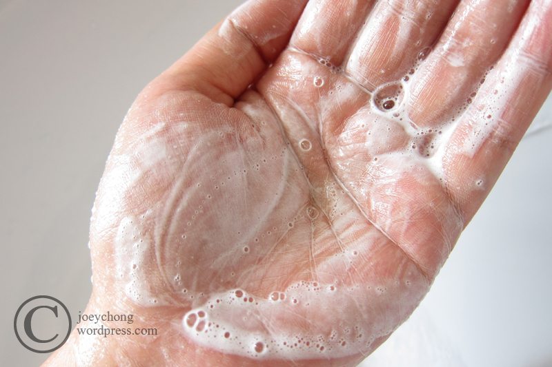 (ลดพิเศษ 30%) Kiehl's Clearly Corrective Skin Brightening Exfoliator 125mL สครับทำความสะอาดและขัดผิวประสิทธิภาพสูง ส่วนผสมของไวท์เบิร์ช, สารสกัดจากพีโอนี และเซราไมด์ เพื่อฟื้นฟูเนื้อผิวด้านนอกและทำให้ผิวสว่างใสขึ้น ช่วยลดความหมองคล้ำและไม่สม่ำเสมอขอ