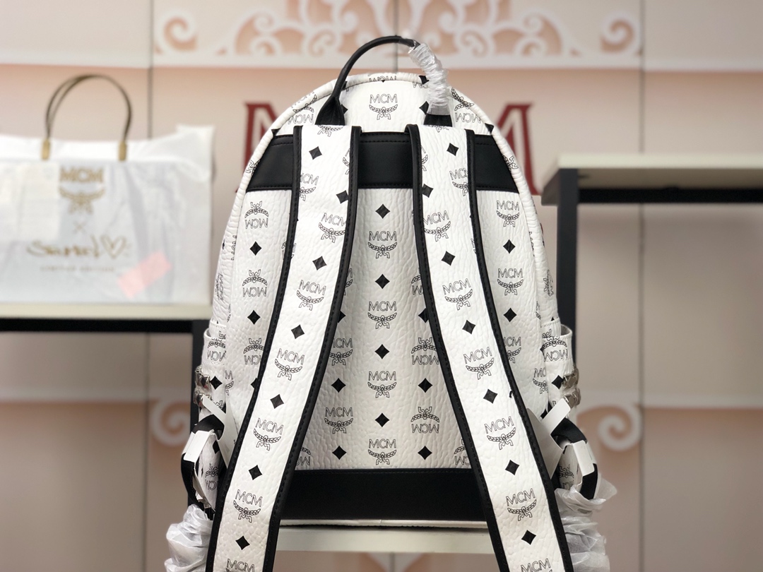 กระเป๋าเป้ mcm medium size 33x41 cm