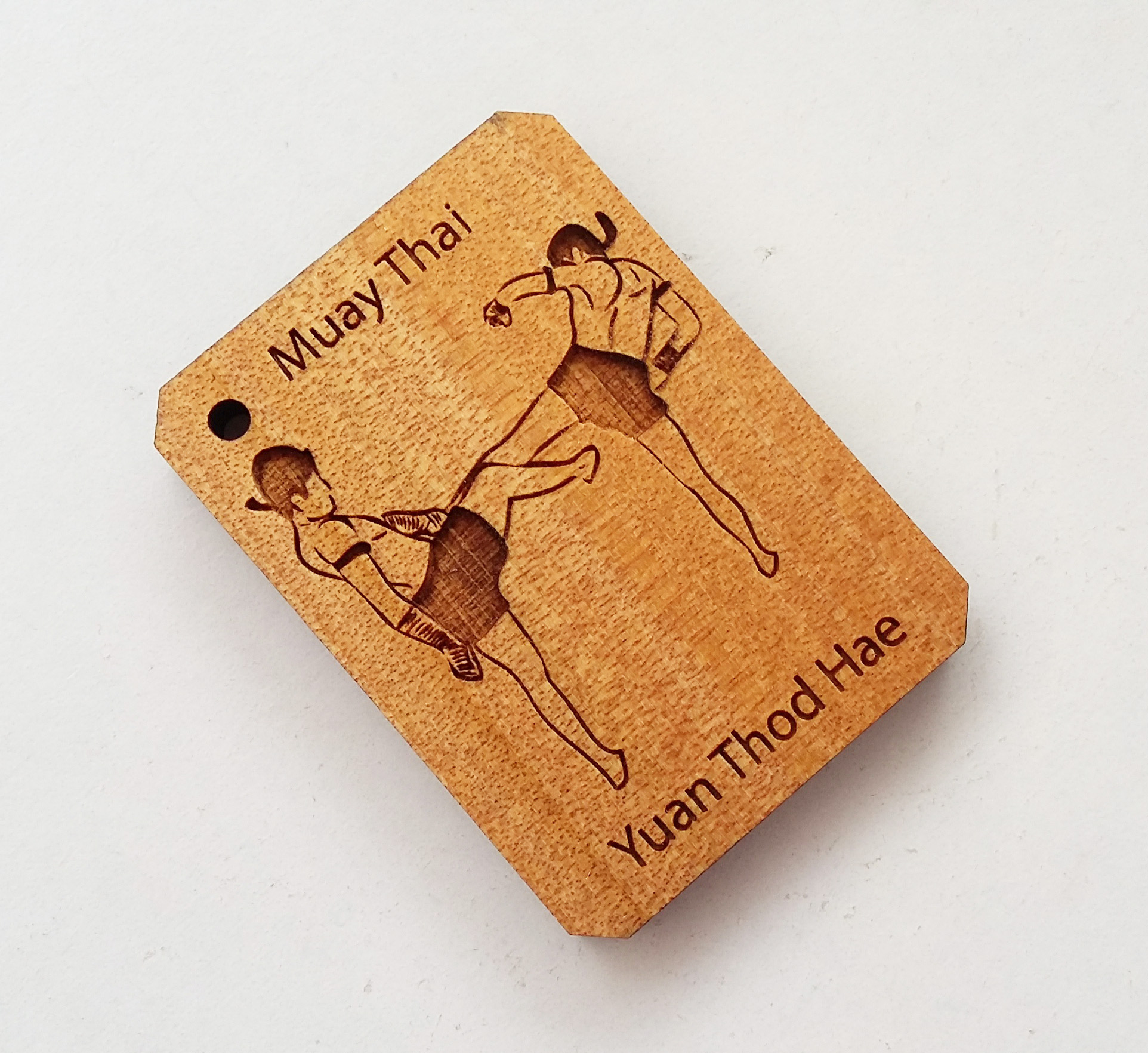 พวงกุญแจไม้แกะสลัก แม่ไม้มวยไทย-ญวนทอดแห