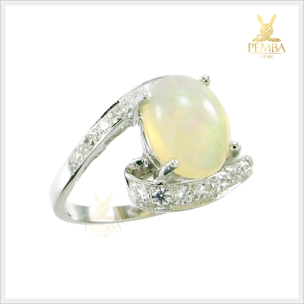 แหวนโอปอลขาว โดดเด่น เพิ่มความมั่นใจ แหวนพลอยแท้