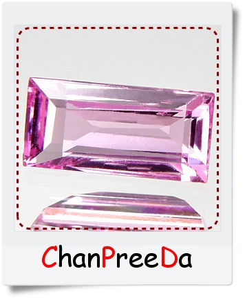 พลอยเนื้อแข็ง พิงค์ซัฟไฟร์ รูปสี่เหลี่ยมยาว 1.14 กะรัตขนาด 8.1x3.9x2.8มิล สีชมพูอ่อน เนื้อสะอาดไม้มีตำหนิเหลี่ยมสวย ไฟดี จากอีลากาก้า ประเทศมาดากัสการ