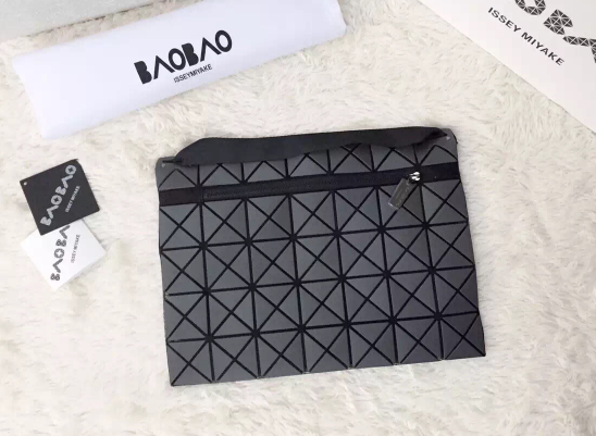 กระเป๋าสะพายข้าง issey rock sholder bag รุ่นใหม่ สีเทาแมทด้าน