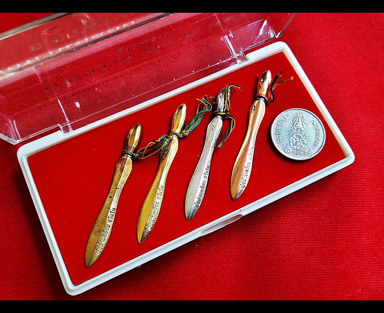 พระขรรค์ พันด้าย7สี รุ่นแรก (เนื้อ 4 กษัตริย์ เนื้อชนวน เนื้อกะไหล่ทอง เนื้อกะไหล่เงิน เนื้อกะไหล่นาก) ปี2556 (#รับประกันแท้ ตอกเลข ตอกโค็ด) - หลวงพ่อท่านคล้อย วัดภูเขาทอง พัทลุง (สายวัดเขาอ้อ)