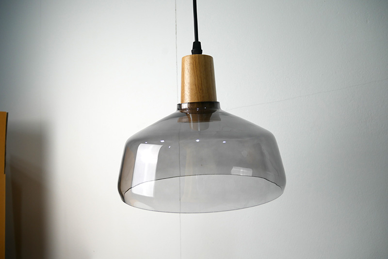 โคมไฟแขวนเพดานโป๊ะแก้วหัวไม้ [BYG-0014]