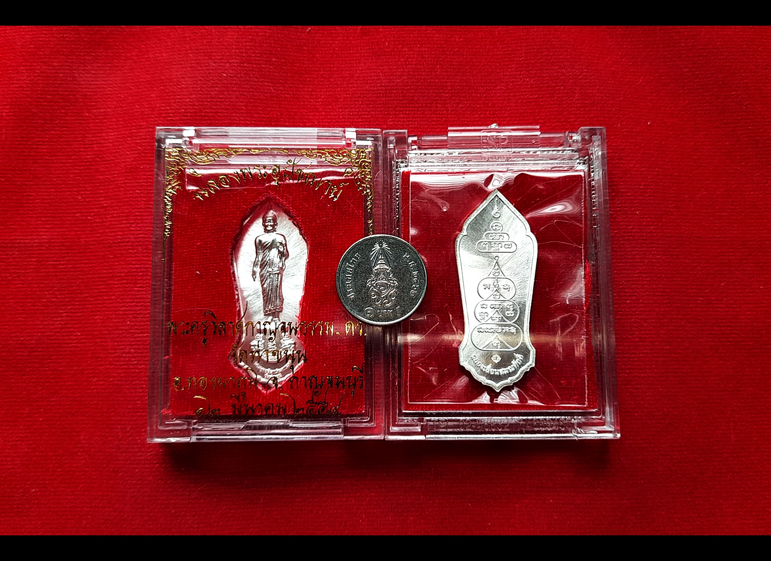 เหรียญ พระพุทธปางลีลาประทานพร (ออกในวาระ เลื่อนสมณศักดิ์ ของ หลวงพ่อเล็ก วัดท่าขนุน เป็น พระอุปัชฌาย์ ใน ปี59) เนื้อเงินแท้ #มหาสะท้อน&#ฝ่าวิกฤติ&#มหาลาภรวย&#เลื่อนยศศักดิ์ (เพิ่มเติมนำ เข้าพิธี หลวงพ่อเล็ก เข้ากรรมฐาน3วัน3คืน เสกเป็น #มหาสะท้อน ใน ปี2563