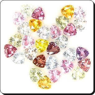 Fancy Triangle Sapphire ปาปิยอง 3.5 มิล จัดเซ็ท30 เม็ด หนักรวม 6.56 กะรัต เนื้อดี สะอาดไม่มีตำหนิ รูปร่างสามเหลี่ยม สวย