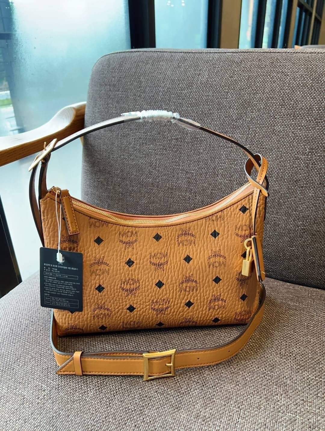 MCM AREN HOBO IN VISETOS BAG (แอดไลน์ก่อนสั่งซื้อ)