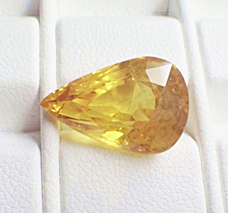 Big Size Yellow Sapphire พลอยไทยเนื้อแข็ง บางกะจะ ขนาดใหญ่ รูปหยดน้ำ หนัก 9.96 กะรัต สีเหลืองมะนาวทอง สีหวานสวย ความสะอาดมองตาเปล่า 85%-90%