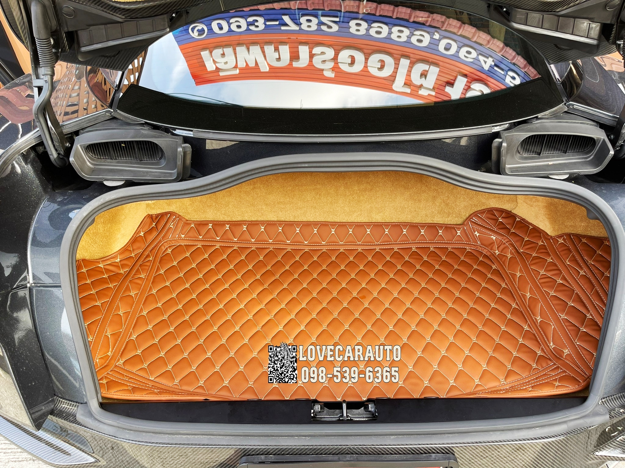 พรมปูพื้นรถยนต์ Aston Martin DBS