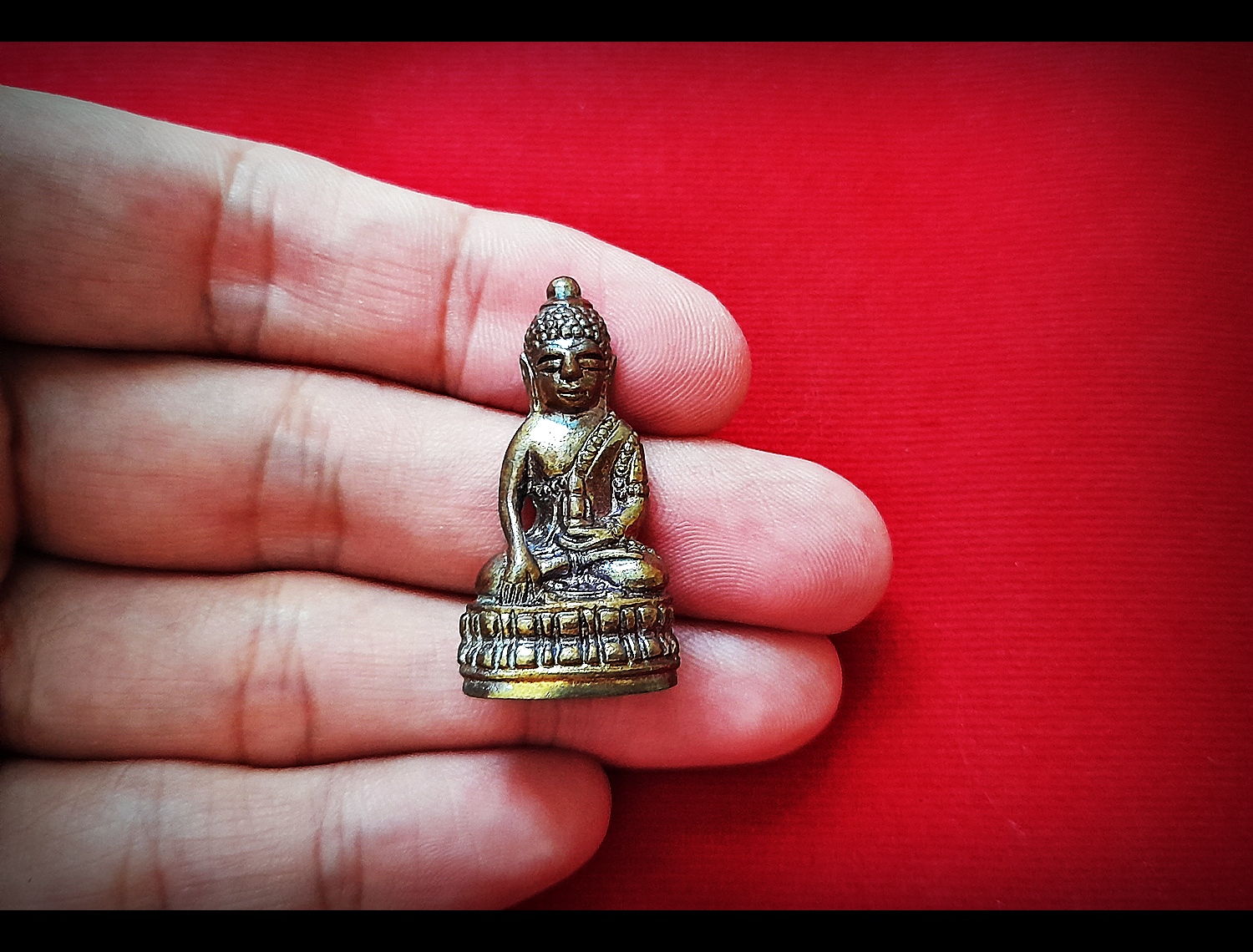 พระกริ่ง จักรพรรดิ์ มนต์พระกาฬ เนื้อนวะโลหะชั้นครู ปี2562 (ใต้ฐานบรรจุเส้นเกศา หลวงพ่อกวย วัดโฆสิตาราม ,หลวงพ่อเย็น วัดสระเปรียญ หลวงพ่อปรง วัดธรรมเจดีย์) - หลวงพ่อเล็ก วัดท่าขนุน (อฐิษฐานจิตปลุกเสก ณ วัดพระพุทธชินราช ปี2562))