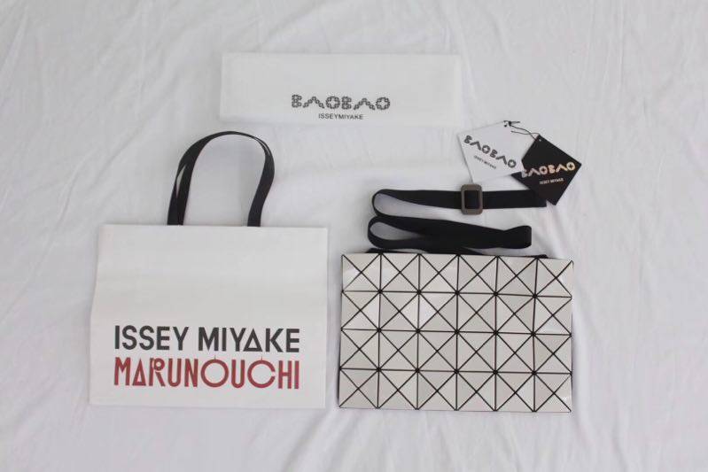 กระเป๋า issey 6x4 มีหลายสี