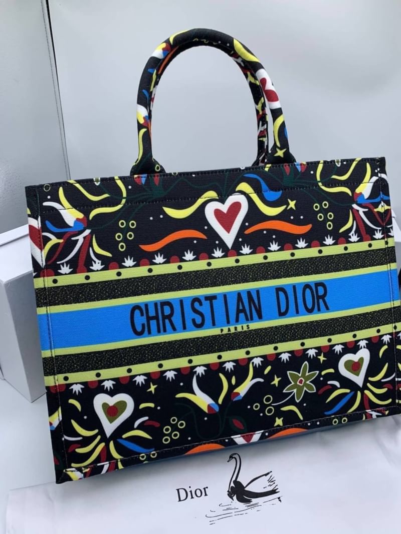 กระเป๋า dio oblique 35 cm มีหลายสี