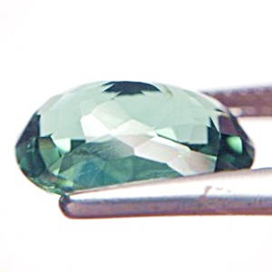 Natural Tourmaline พลอยกรีนทัวมาลีน รูปไข่ หนัก 3.66 กะรัต สีเขียวสวย สีเปิด ไม่ติดดำ ความสะอาดมองตาเปล่าสะอาด 98%-99%ไฟดี เจียระไนสวย