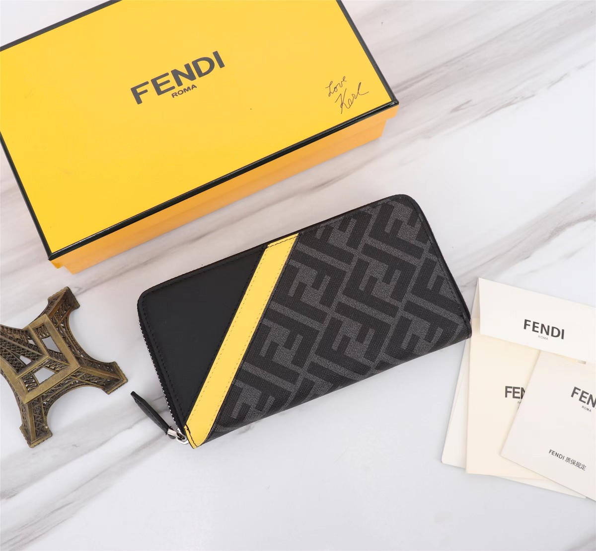 กระเป๋าสตางค์ fd bug zippy long wallet มีหลายแบบ