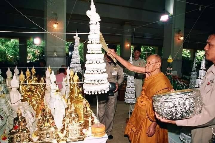 พระสมเด็จ นางพญา (พิมพ์สมเด็จจิตรลดา) หลังฝัง ฝังทั้งข้าวทิพย์-ว่านไพลดำ (ได้มวลสารพระราชทาน จาก ร.9) ปี2548-2549 #รับประกันแท้และทัน - (กรอบไมครอนชุบทอง เลี่ยมกันน้ำ)