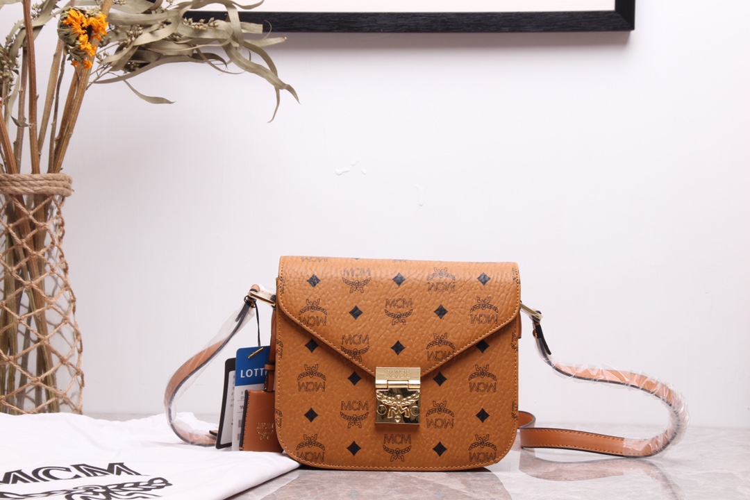 กระเป๋า mcm Patricia 9 นิ้ว