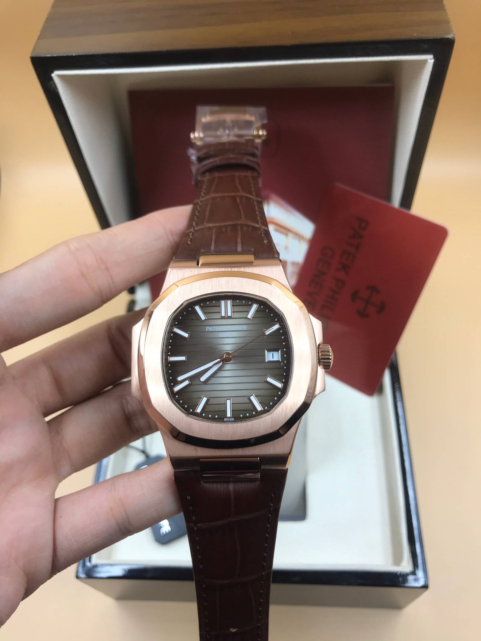 นาฬิกา Patek Philippe รุ่น Nautilus งาน Mirror Swiss สายหนังสีน้ำตาล หน้าน้ำตาล