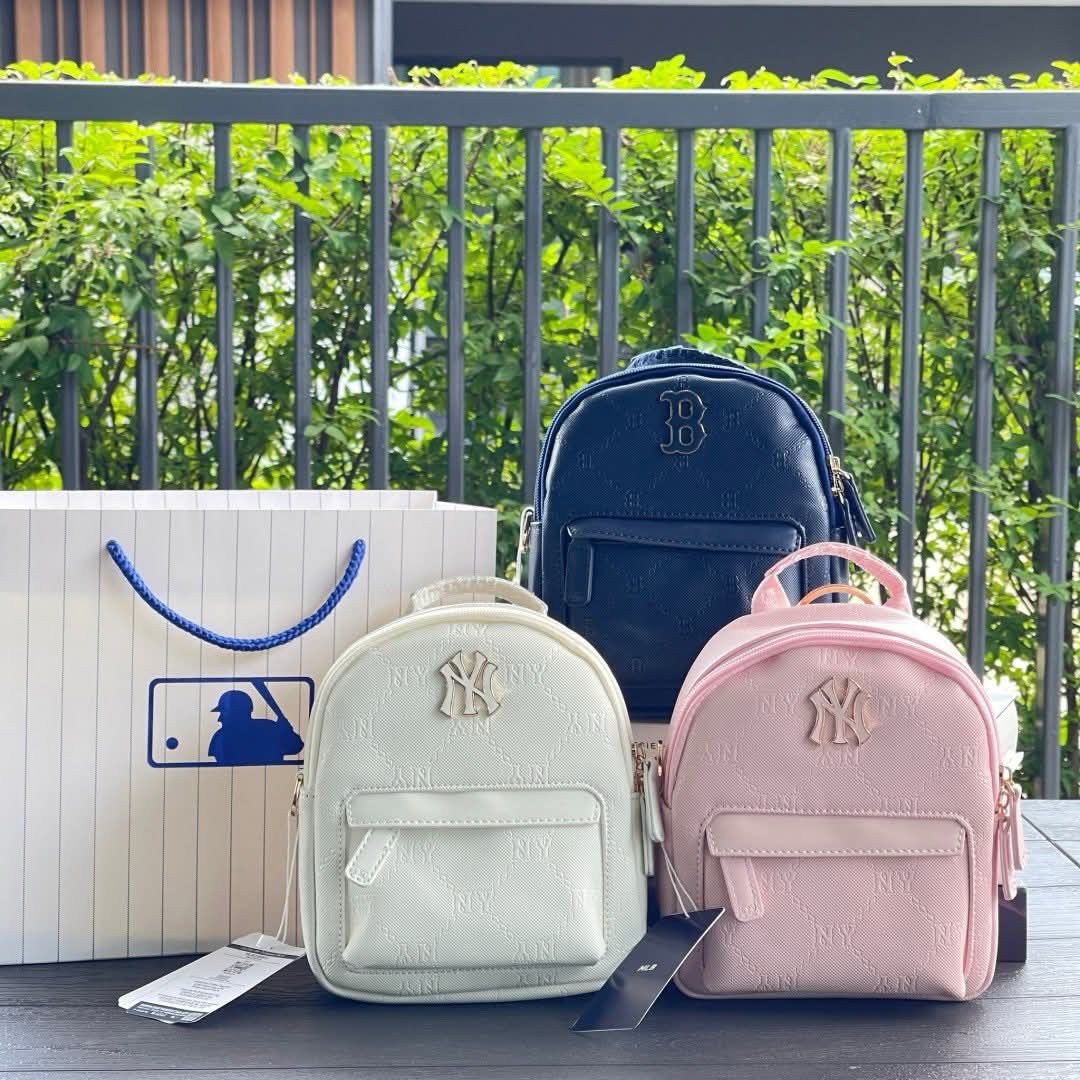 กระเป๋าเป้มินิแบรนด์แท้จาก MLB (แอดไลน์ก่อนสั่งซื้อ)