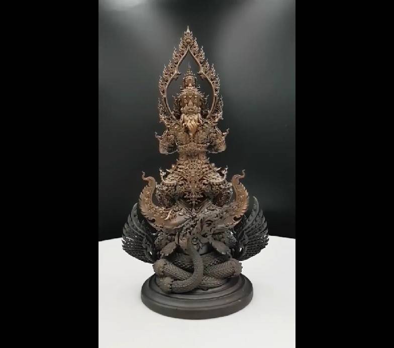 รูปหล่อ ท้าวเวสสุวรรณ ยืนถือกระบอง ทรงบน หลัง ราหู เนื้อทองเหลือง เต็มสูตร งานเน้นรายระเอียดปราณีต (ขนาดสูง16นิ้ว) - (ราหู มี ปีกเป็นครุฑ มี ลำตัวเป็นพญานาค) - (ปลุกเสกฤกษ์ เสาร์5 ปี2563)