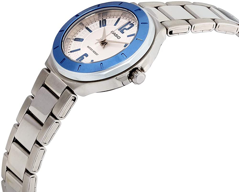 Karnvera Shop นาฬิกาข้อมือผู้หญิง Casio Quartz Movement Silver Dial Ladies Watch LTP-1367D-7ADF (สินค้าราคาพิเศษ ไม่มีกล่อง)