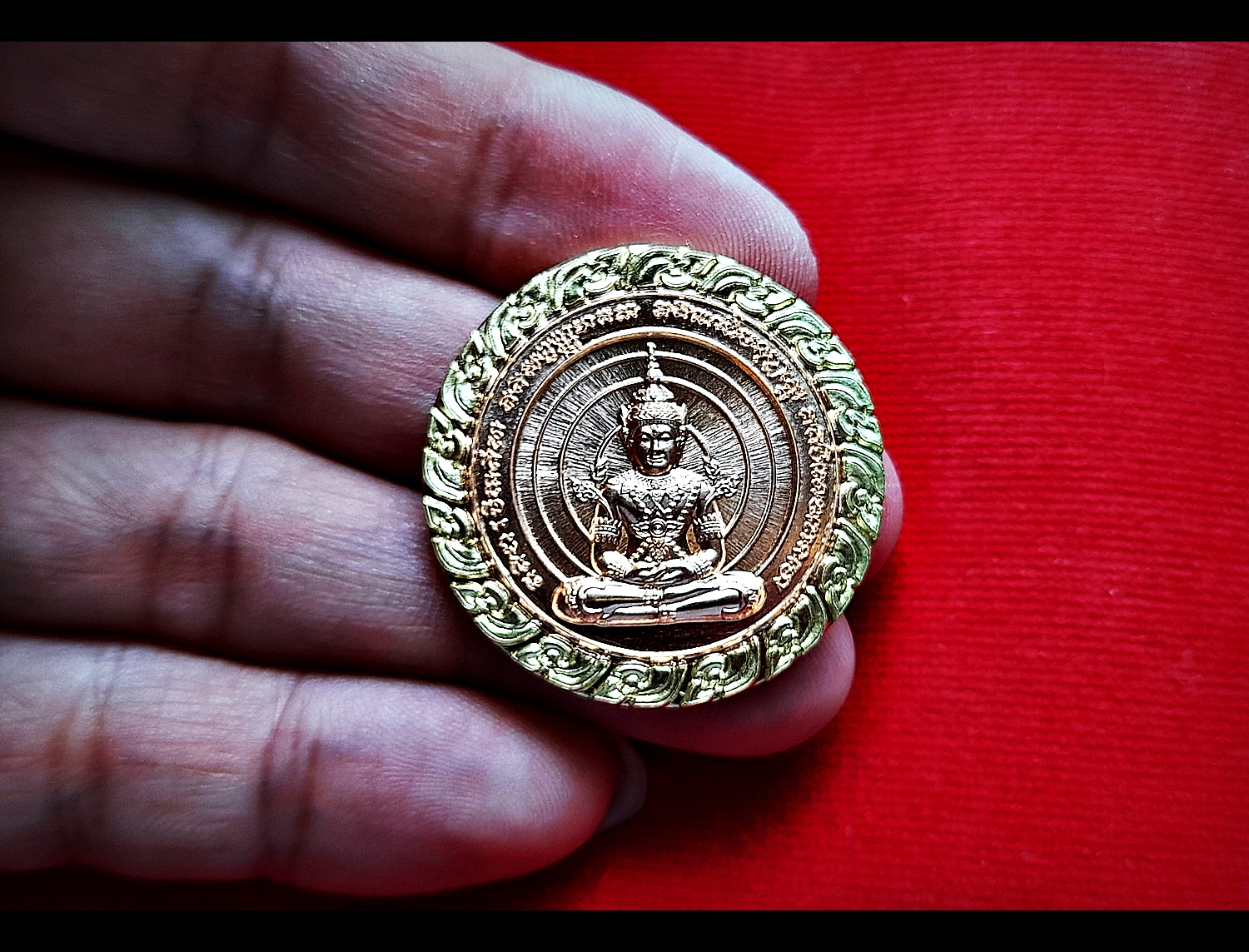 เหรียญพระมหาจักรพรรดิ์ (หลังสมบัติพระมหาจักรพรรดิ์ทั้ง7) (สมบัติจักรพรรดิรัตนะ7) เนื้อมหาชนวน รัศมีจักรทองเหลือง ปี2563 #รับประกันแท้ - หลวงพ่อเล็ก วัดท่าขนุน / หลวงตาม้า วัดถ้ำเมืองนะ / วิชาธรรมกายสายหลวงปู่สด วัดปากน้ำ