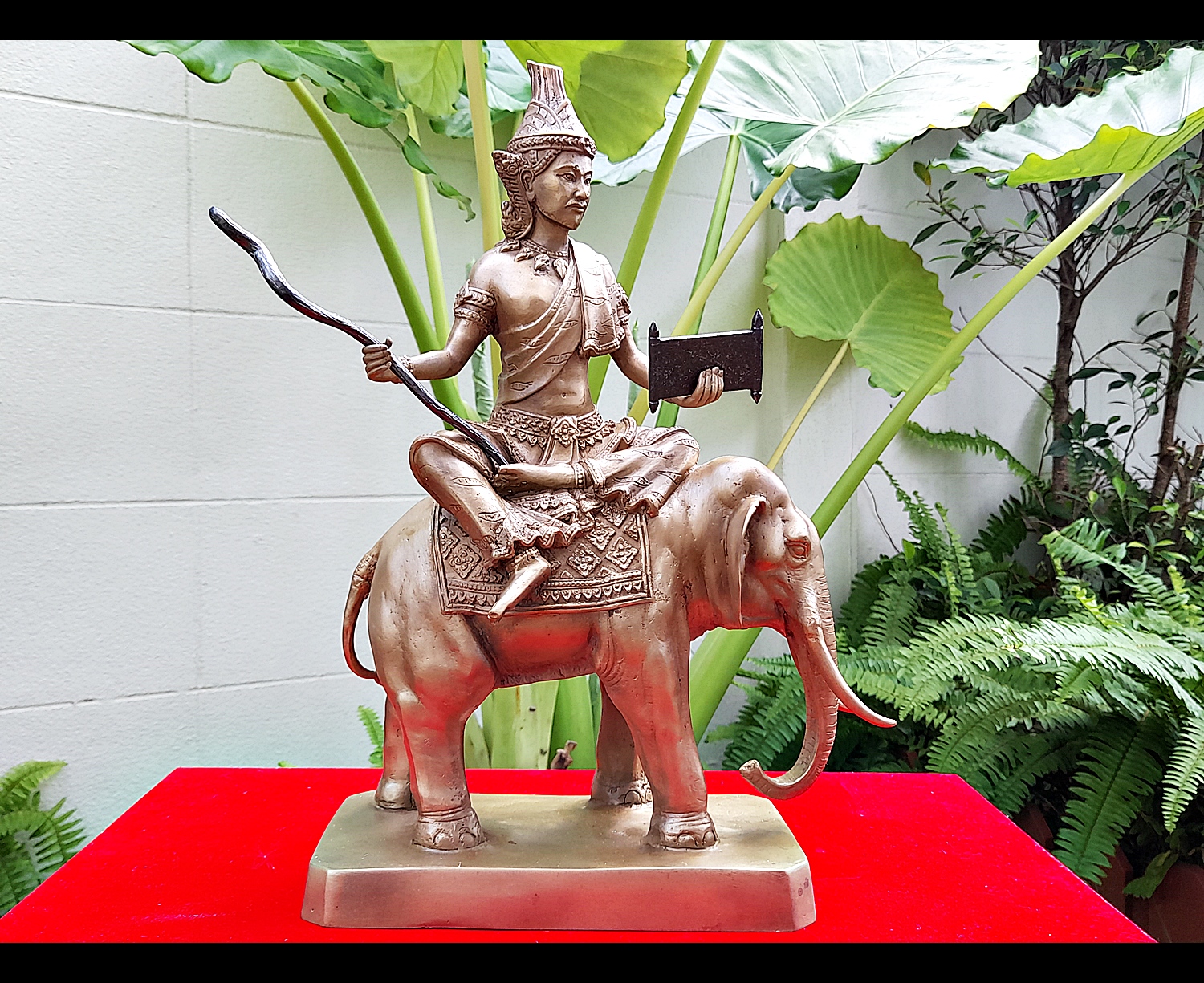 รูปหล่อ ปู่พระฤาษี ทรงช้าง ถือไม้เท้า กระดานชนวน (พระพฤหัสบดี แห่ง สติปัญญา บรมครูของทุกสรรพศาสตร์วิชา(เป็นหัวหน้าของปู่ฤาษี180ตน)) (ขนาดตั้งบูชา สูง14นิ้ว ยาว9นิ้วครึ่ง ลึก4นิ้วครึ่ง) เนื้อทองเหลือง #ปลุกเสกแล้ว #รับประกันแท้