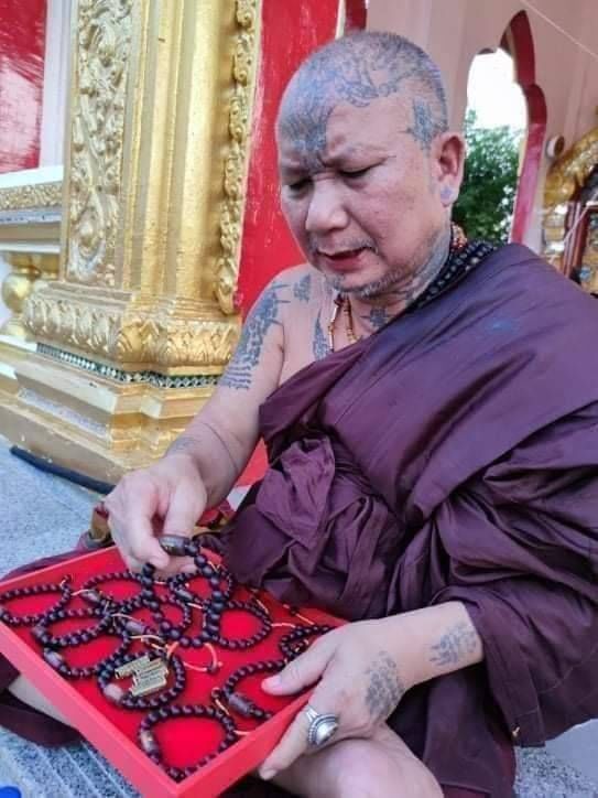 ประคำ สร้อยกำไรข้อมือ + ลูกสะกดตะกรุด(ยันต์นะกินไม่รุ้สิ้น วิชาหลวงปู่หมุน วัดบ้านจาน) เนื้อไม้พญางิ้วดำ #รับประกันแท้ - หลวงปู่อุดมทรัพย์(พระอาจารย์จ่อย) ศิษย์เอกหลวงปู่หมุน ปลุกเสก )