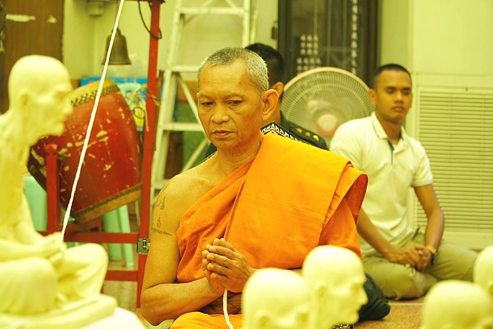 รูปหล่อ เซียนแปะโรงสี วัดศาลเจ้า รุ่นเจ้าสัวฟ้าประทาน ปี2560 เนื้อเรซิ่น ปิดทอง (ขนาดองค์บูชาหน้าตัก 12นิ้ว องค์ขนาดใหญ่)