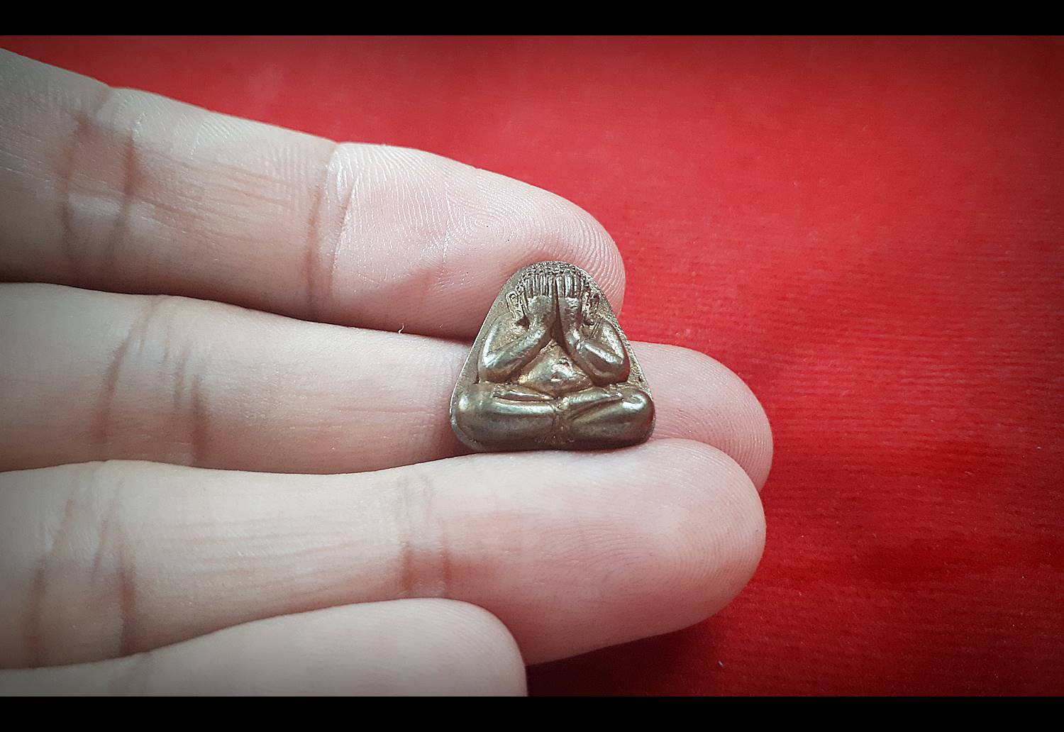 พระปิดตา มหาเศรษฐีเงินล้าน เนื้อนวะโลหะ(แก่ทองคำ) รุ่นแรก ปี2553 - หลวงพ่อเล็ก วัดท่าขนุน (รุ่นนี้ใส่ทองคำ100บาท ใส่ตะกรุดมหาสะท้อน และ ตะกรุดโสฬสเนื้อทองคำ หลวงป่เอี่ยม วัดสะพานสูง)