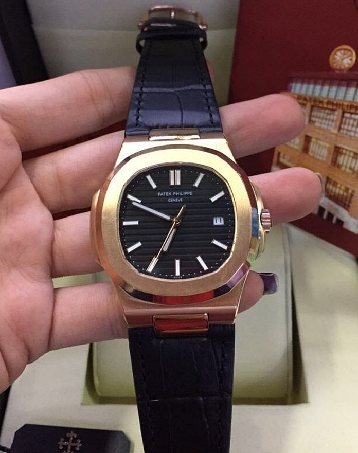 นาฬิกา Patek Philippe รุ่น Nautilus สี Pink Gold สายหนังสีดำ