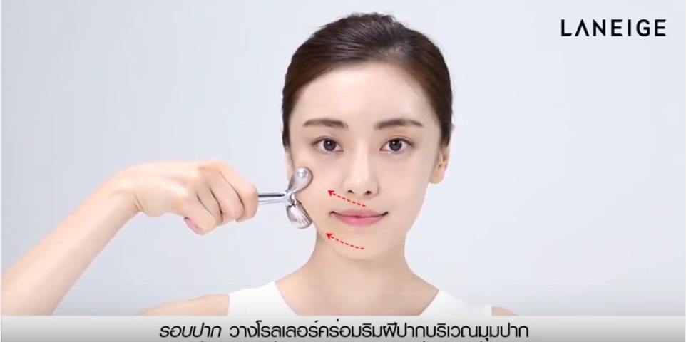 (ลดพิเศษ40%) Laneige Face-Fit Roller โรลเลอร์ยกกระชับผิวแบบอสมมาตรที่ผลิตจากทองคำขาว ให้คุณสัมผัสผิวยกกระชับเต่งตึง แลดูอ่อนเยาว์ จนสัมผัสผลลัพธ์ได้ในชั่วข้ามคืน