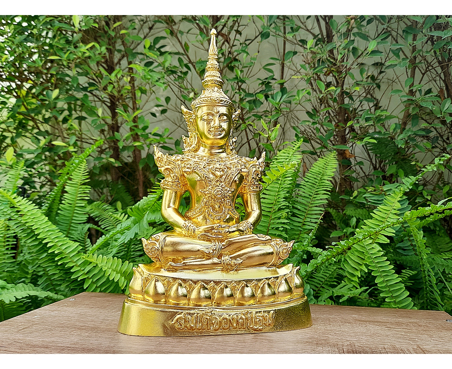 รูปหล่อ สมเด็จองค์ปฐม (พระพุทธรูป หลวงพ่อทองคำ ปางพระแก้วมรกต ทรงเครื่องพระจักรพรรดิ) (ขนาดพระบูชา หน้าตัก5นิ้ว) เนื้อโลหะทองเหลือง ปิดทองแท้ ปี2562 #รับประกันแท้ - หลวงพ่อเล็ก วัดท่าขนุน