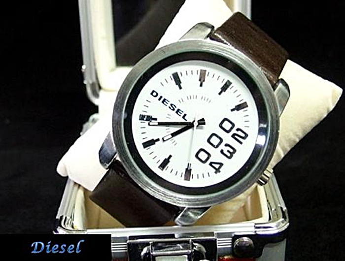 นาฬิกา Diesel สีเงิน สายหนังสีน้ำตาล หน้าปัดสีขาว