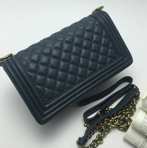 กระเป๋า cn boy flap bag caviar skin 10 นิ้ว อะไหล่เงิน/ทอง สีน้ำเงิน